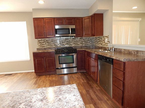 5th image of 411 W Streamwood Blvd