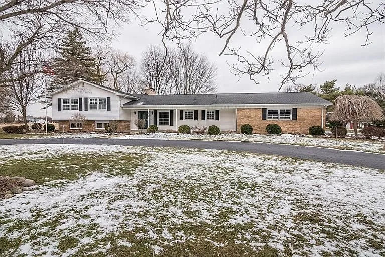3585 Meadow Ln photo 1