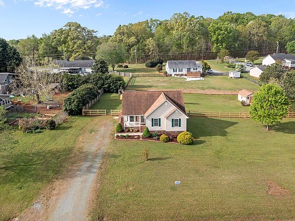 3rd image of 445 Lacy Nichole Dr