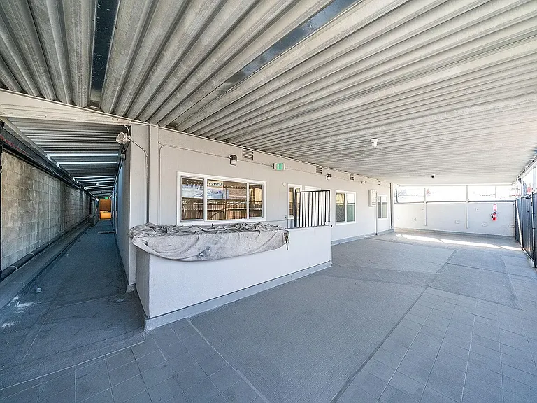 1011 San Julian St #204 — Photo 19