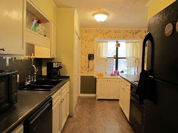 4th image of 208 Julia Ann Dr