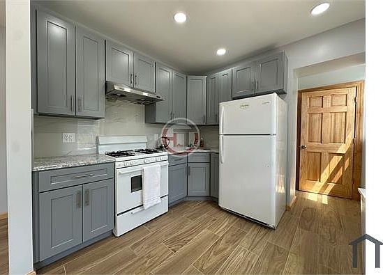 3rd image of 450 Quincy Ave #1