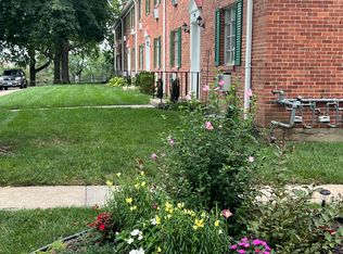 308 E 57th St APT 2N, Kansas City, MO 64113