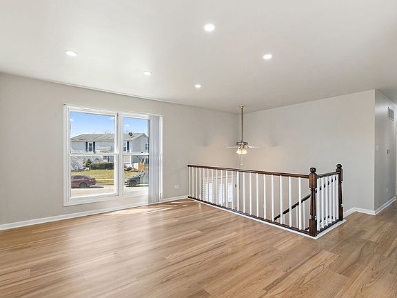 4th image of 2154 W College Dr