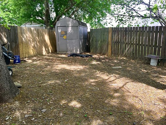 3rd image of 7190 Londonderry Dr
