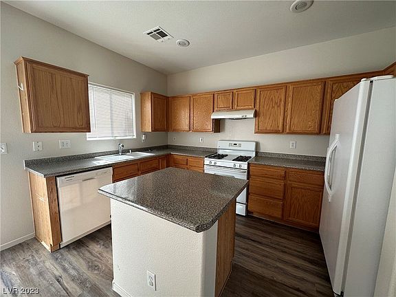 4th image of 8014 Imperial Treasure St