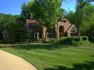 304 Camelot Ln, Libertyville, IL