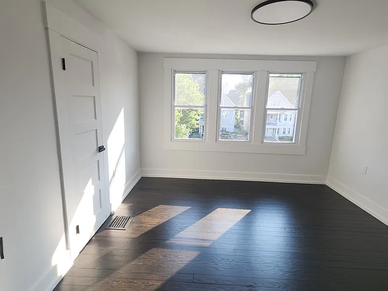 622 Whalley Ave — Photo 41