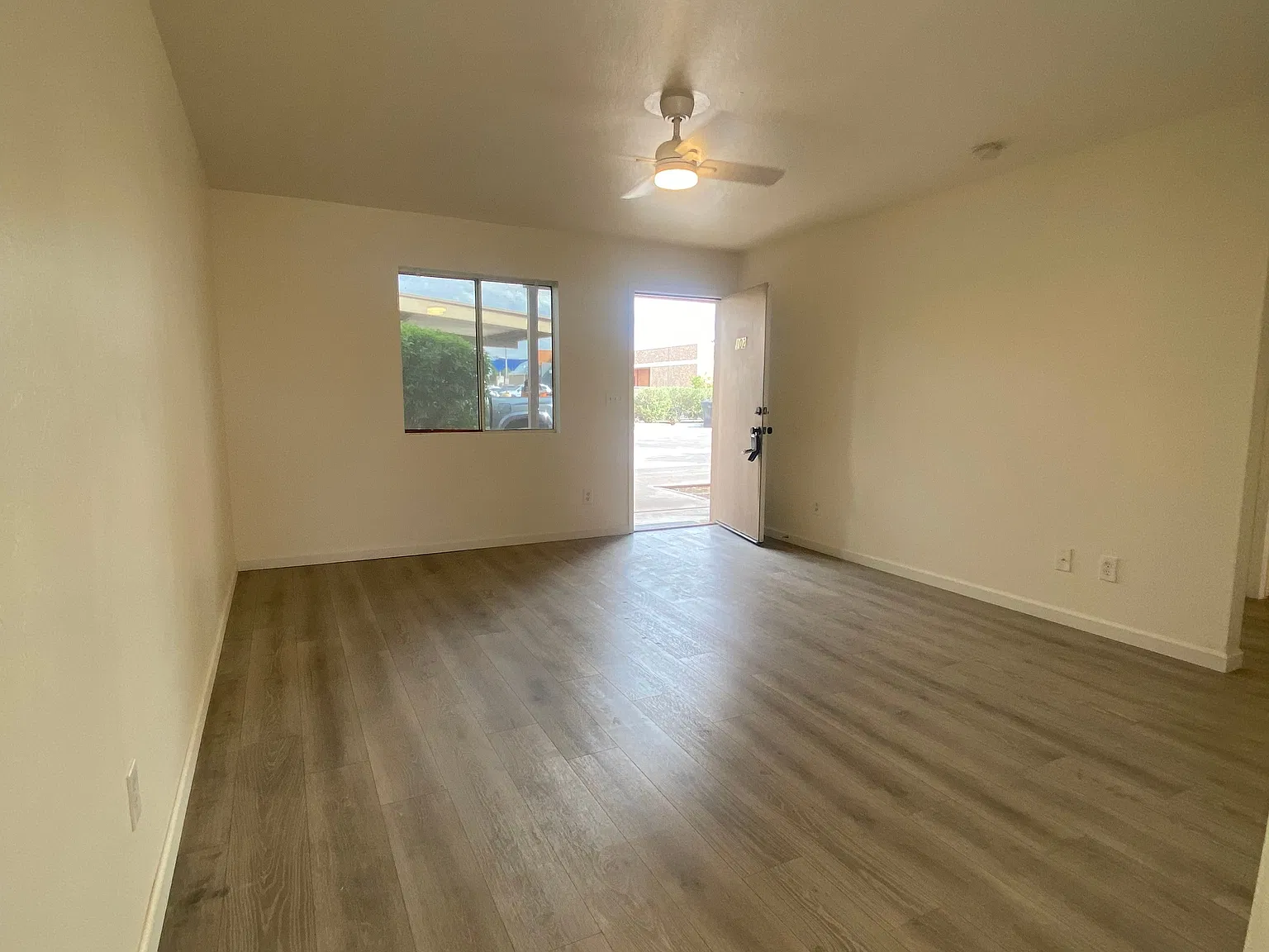 2 Bed 2 full bath next to High School — Photo 4