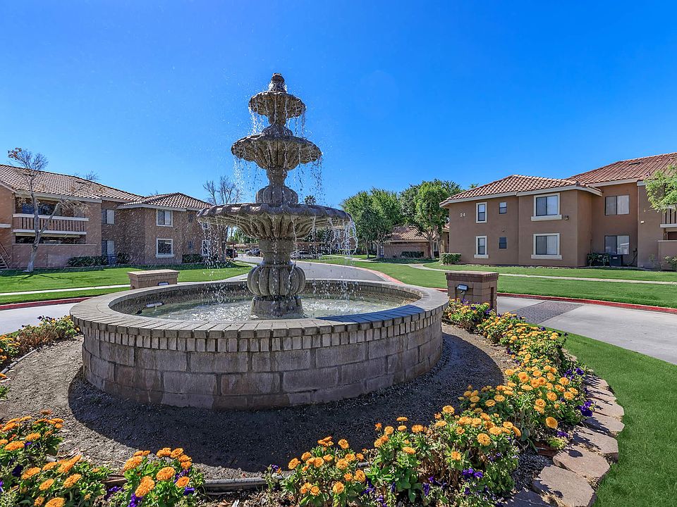 BEAUTIFUL LANDSCAPING AT SMOKETREE APARTMENTS IN INDIO, CA