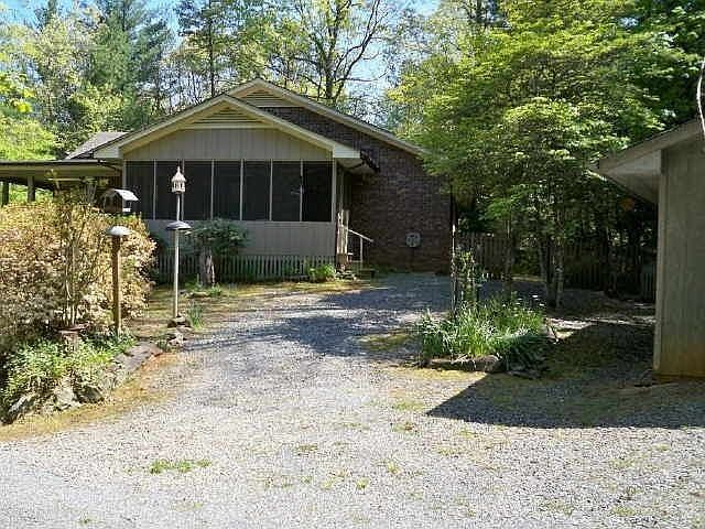 2nd image of 1711 Mountaintown Rd