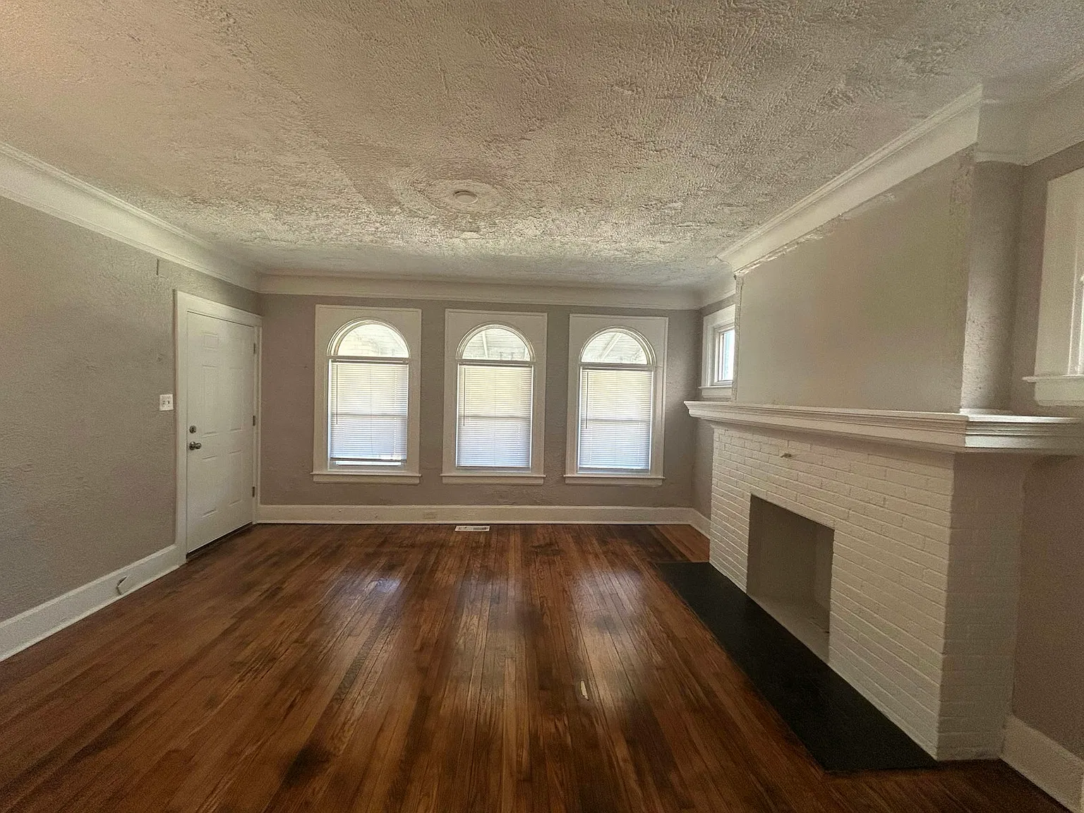 2067 Hazelwood Street — Photo 4