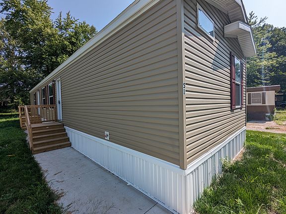 3rd image of 51 Loraine Dr