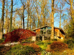 569 Barton Ln, Wayne, PA 19087