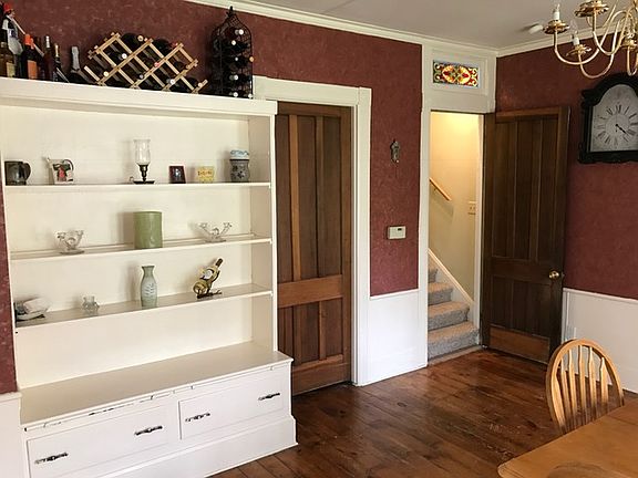 Dining room w/built in shelf