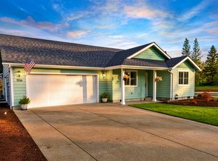 1106 Cascade Loop, Cave Junction, OR 97523