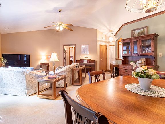 5th image of 104 Trowbridge Dr
