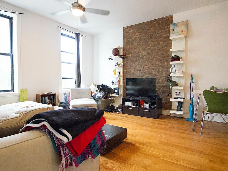 208 Evergreen Ave #2R — Photo 8
