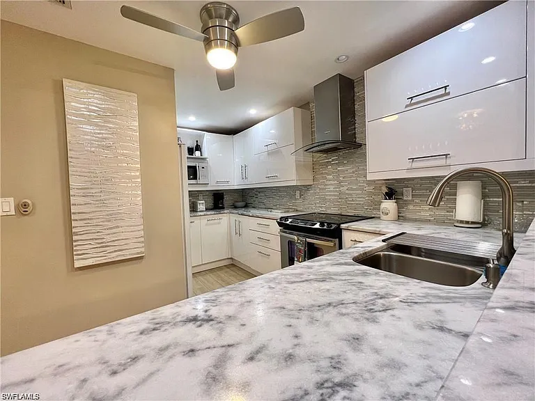 1120 Sarah Jean Cir #B-205 — Photo 16