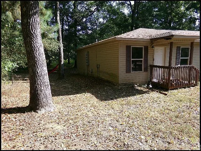 2 bed, 1.0 bath, 858 sqft, $725 — Photo 2