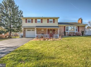 52 Logging Rd, Leola, PA 17540