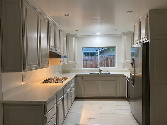 3rd image of 869 Helena Dr