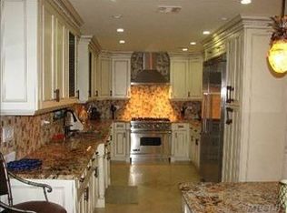 18016 Aberdeen Rd, Jamaica, NY 11432