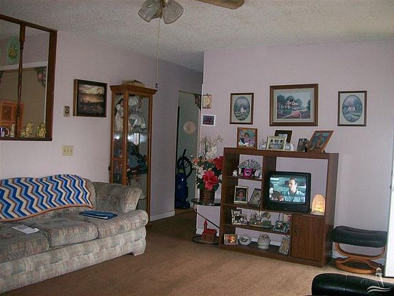 5th image of 238 E 11th St