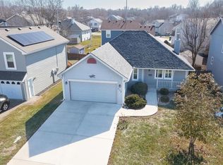 909 Village St, Leavenworth, KS 66048