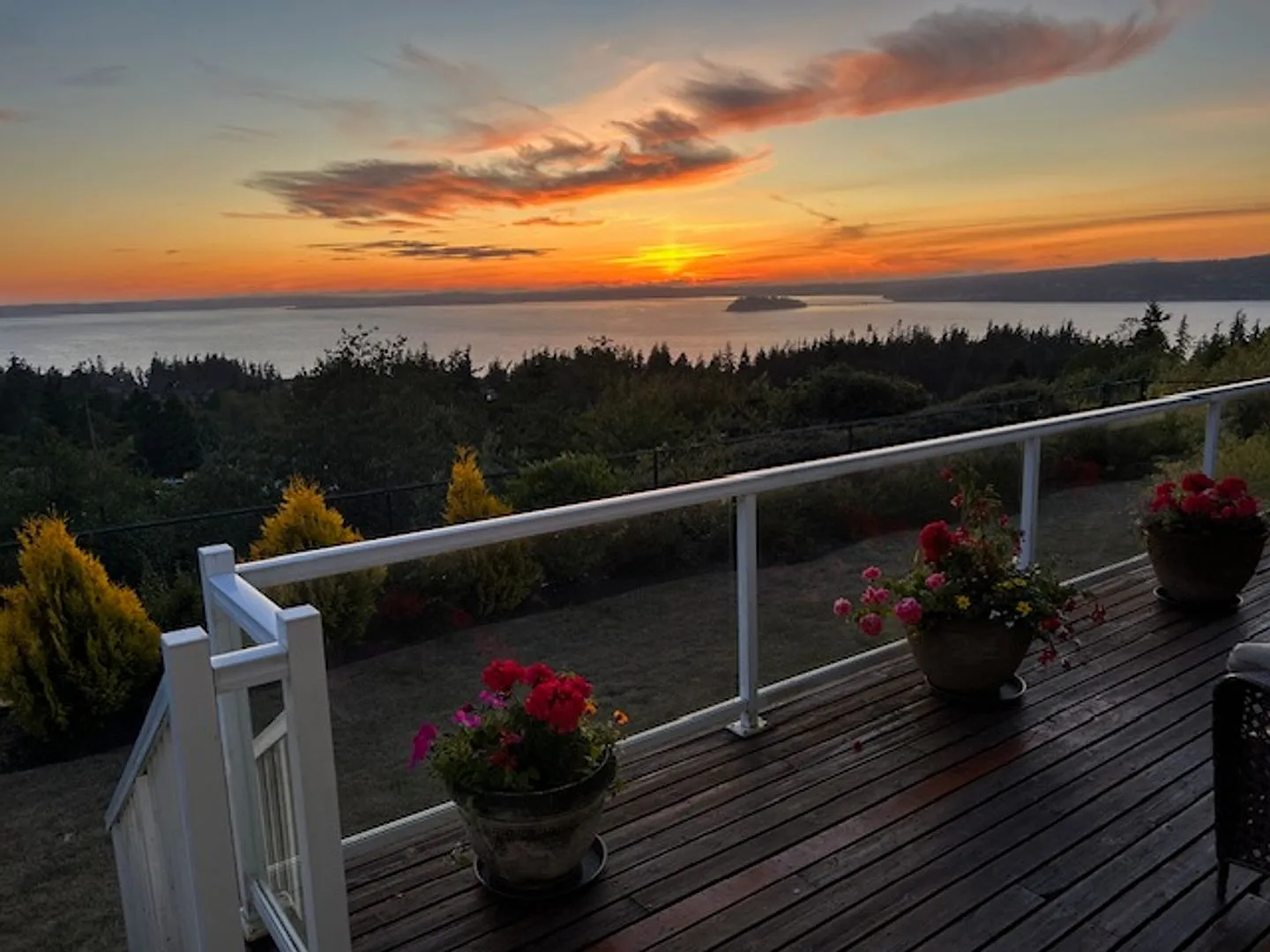 Furnished, Short-Term 5-6 Mo. Camano Island Home With Stunning View — Photo 2