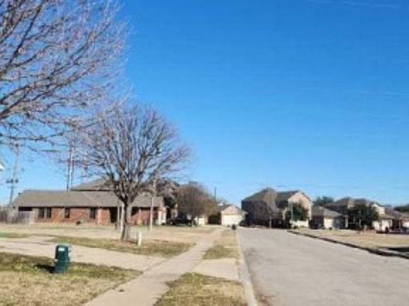 Exterior Neighborhood (street photo)