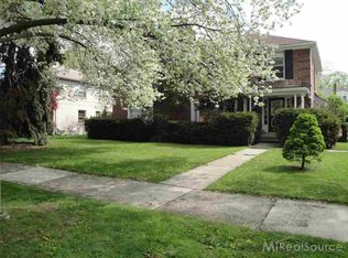 786 Harcourt Rd, Grosse Pointe Park, MI 48230