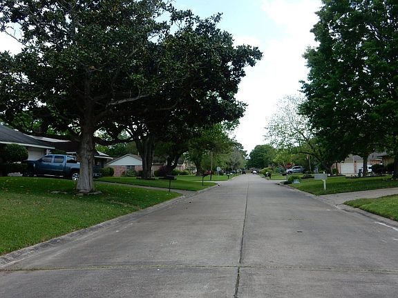 4th image of 2108 Victoria Ct