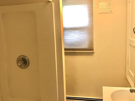 2nd image of 10 Putnam St
