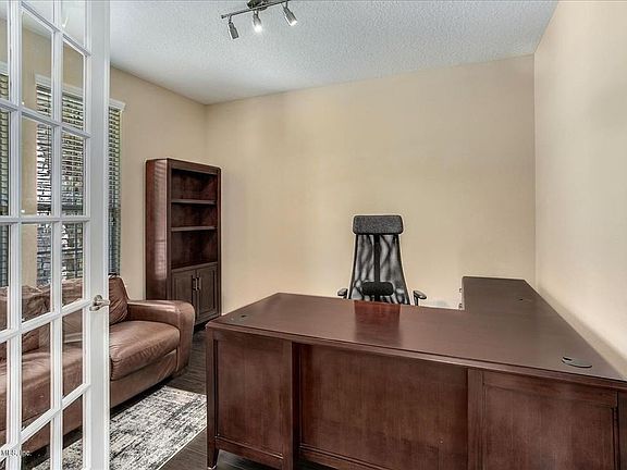 5th image of 535 Medio Dr
