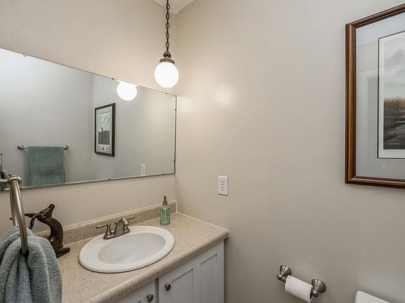 3rd image of 22097 Carpenter St