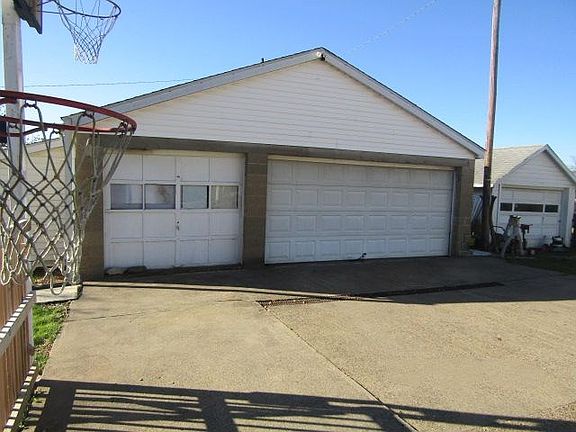 3rd image of 79 Oak Ave