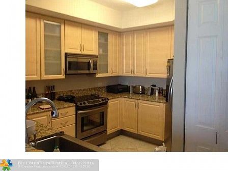 5th image of 2625 NE 14th Ave APT 407