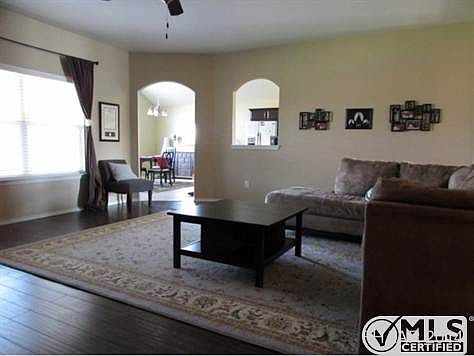 5th image of 1109 Dixon Cir