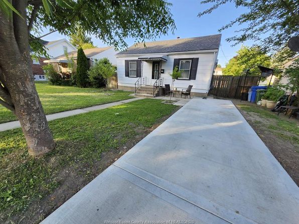 1456 Elsmere Ave, Windsor, ON N8X 4G9