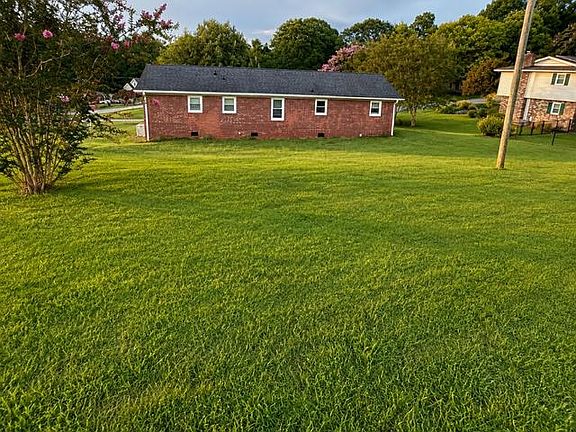 4th image of 104 Meadow Ln