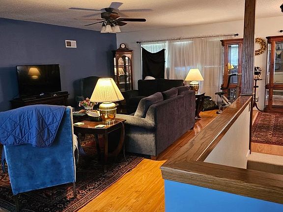 3rd image of 1114 N Jordan Ave
