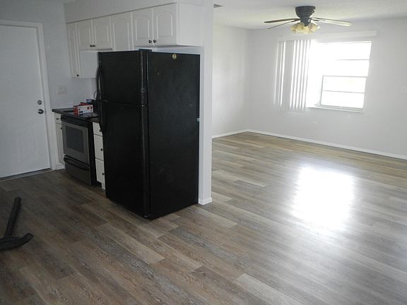4th image of 2109 W Howard Pl