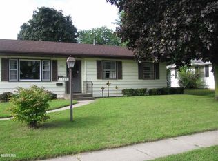1723 W Laurel St, Freeport, IL 61032