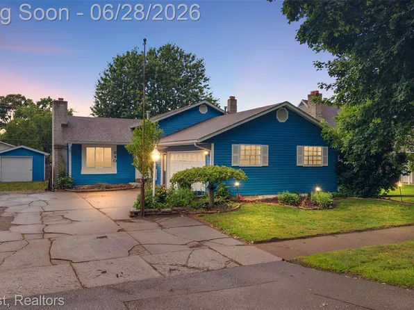 840 Saint James St, Marysville, MI 48040