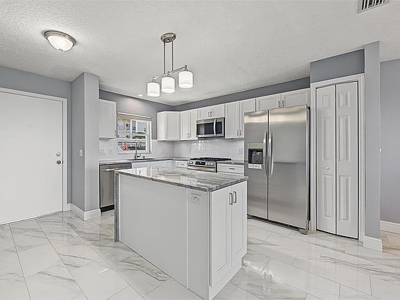 5th image of 7 DUNOON PLACE #104