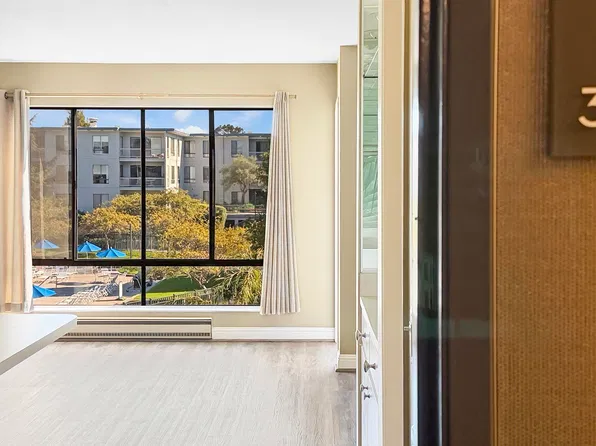 6 Commodore Dr #C341, Emeryville, CA 94608