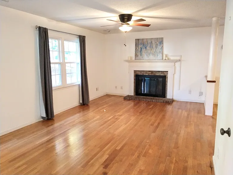 400 Hillstone Dr — Photo 4