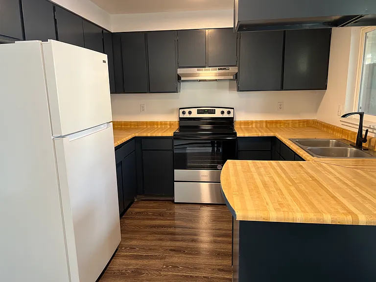 300 Columbia Ave #21 — Photo 3