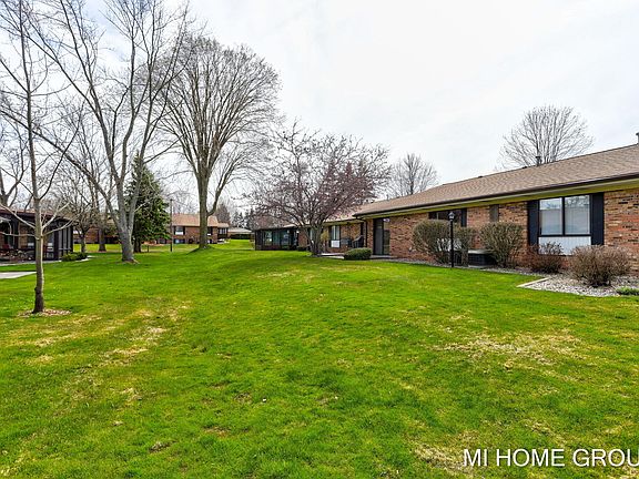 5th image of 45 Old Mill Dr Unit 5